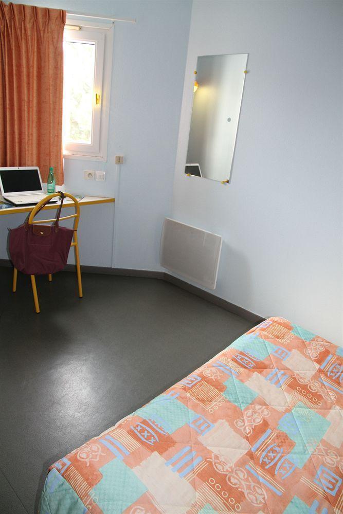Europe Hotel วาเร็นน์ส วัวเซลส์ ภายนอก รูปภาพ