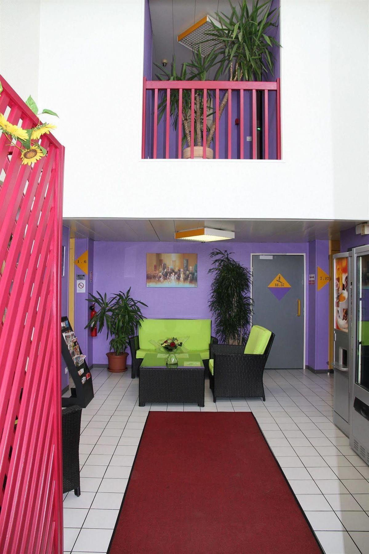 Europe Hotel วาเร็นน์ส วัวเซลส์ ภายนอก รูปภาพ