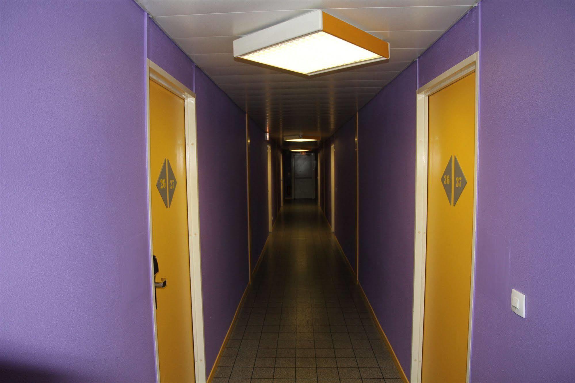 Europe Hotel วาเร็นน์ส วัวเซลส์ ภายนอก รูปภาพ